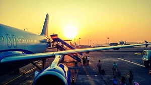 10 tips for finding last minute low fare flights and accommodations.